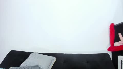 LauryJonson  online show from January 18, 12:36 am