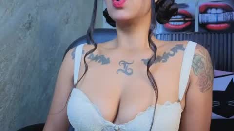 Lauryn online show from July 9, 3:38 pm