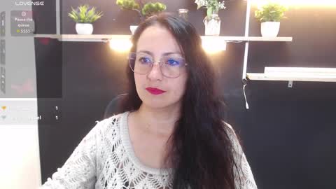 Snapshot of lauryn_jones chatting on April 1, 4:37 pm Laury online show from April 1, 4:37 pm