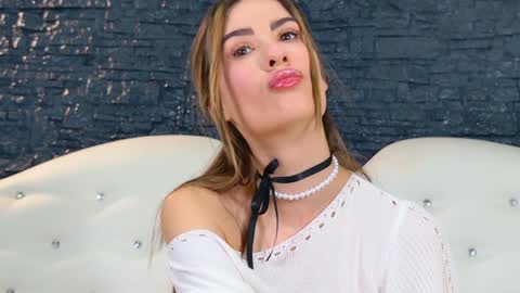 Snapshot of lauryncopper chatting on January 9, 6:48 am Lauryn online show from January 9, 6:48 am