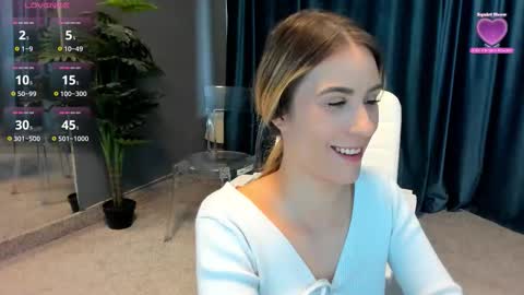 Snapshot of laurynncooper chatting on November 15, 7:49 am Laura online show from November 15, 7:49 am