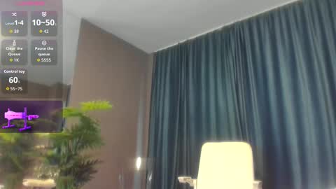 Snapshot of laurynncooper chatting on February 1, 7:18 am Laura online show from February 1, 7:18 am