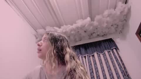 Lauu G online show from November 10, 10:25 am