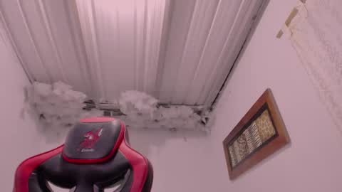 Lauu G online show from December 17, 9:15 am