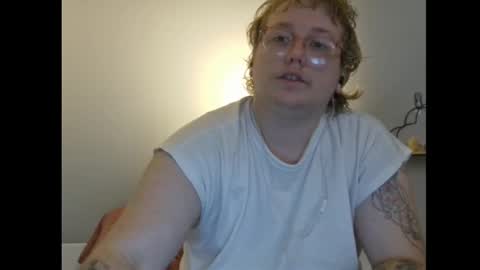 Snapshot of lavenderlyonne chatting on September 11, 6:08 pm Lavender Lyonne online show from September 11, 6:08 pm