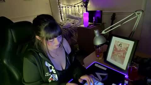 Lavenderrzz online show from November 25, 2:39 pm