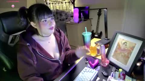 Lavenderrzz online show from January 19, 2:21 pm