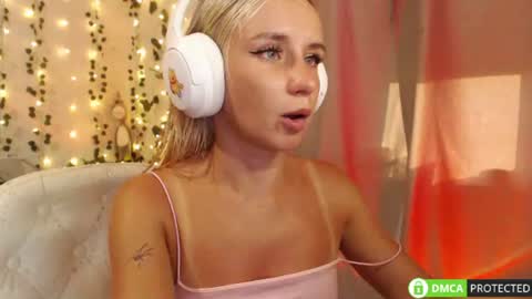 Snapshot of lavinell chatting on July 26, 3:08 pm Mia online show from July 26, 3:08 pm