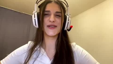 Snapshot of lavonkosbab chatting on February 8, 3:48 pm Elina online show from February 8, 3:48 pm