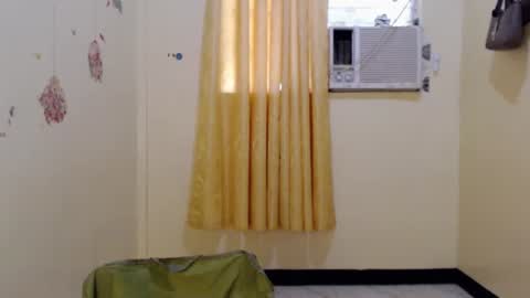 Snapshot of lavvenderr chatting on February 2, 3:49 am lavvenderr online show from February 2, 3:49 am