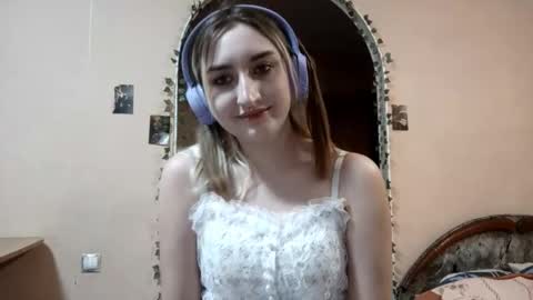 Snapshot of lawanalezama chatting on November 4, 8:13 am Ann online show from November 4, 8:13 am