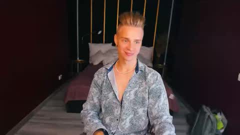 Snapshot of lawrence_miles chatting on September 21, 4:47 am Lawrence online show from September 21, 4:47 am