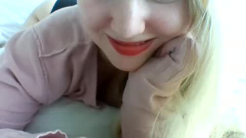Snapshot of layannalea chatting on December 2, 10:34 pm layannalea online show from December 2, 10:34 pm