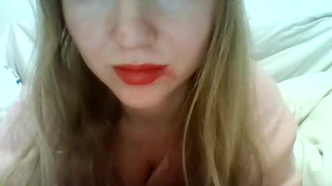 Snapshot of layannalea chatting on January 10, 3:29 am layannalea online show from January 10, 3:29 am