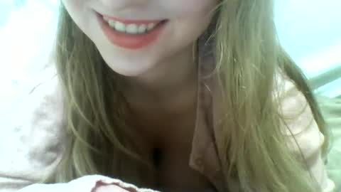 Snapshot of layannalea chatting on February 14, 4:37 am layannalea online show from February 14, 4:37 am