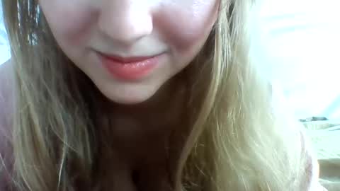 Snapshot of layannalea chatting on February 21, 8:49 pm layannalea online show from February 21, 8:49 pm