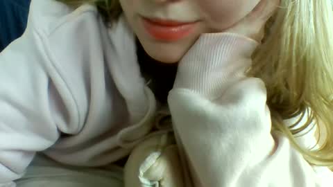 Snapshot of layannalea chatting on March 3, 7:06 pm layannalea online show from March 3, 7:06 pm