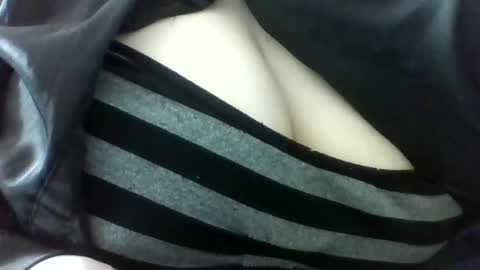 Snapshot of layannalea chatting on February 25, 7:01 pm layannalea online show from February 25, 7:01 pm