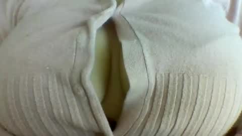 Snapshot of layannalea chatting on April 25, 9:34 pm layannalea online show from April 25, 9:34 pm