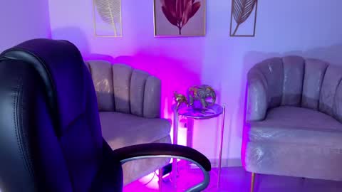 Layla Breezee online show from April 29, 11:47 am