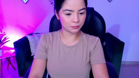 Layla Breezee online show from May 6, 11:59 am