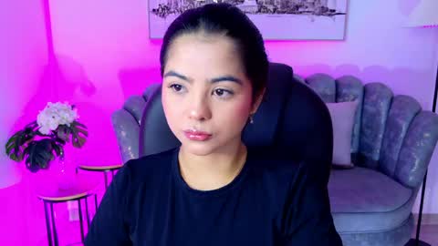 Layla Breezee online show from May 10, 11:26 am