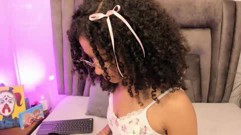 layla_clarke online show from September 16, 4:57 am