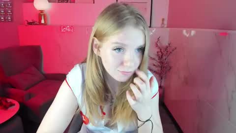 layla_glam online show from October 2, 1:29 pm
