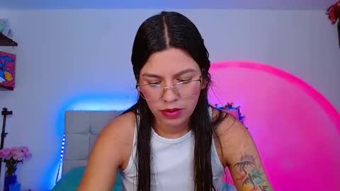 Snapshot of layla_roma chatting on April 17, 2:03 am Lia and Rachel online show from April 17, 2:03 am
