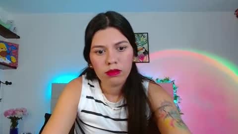 Snapshot of layla_roma chatting on April 21, 1:42 am Lia and Rachel online show from April 21, 1:42 am