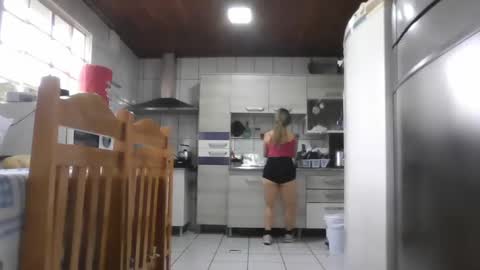 Snapshot of laylabrasil chatting on September 20, 8:21 pm kelly online show from September 20, 8:21 pm