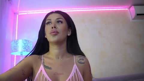 Snapshot of laylacruz chatting on February 18, 7:15 am laylacruz online show from February 18, 7:15 am