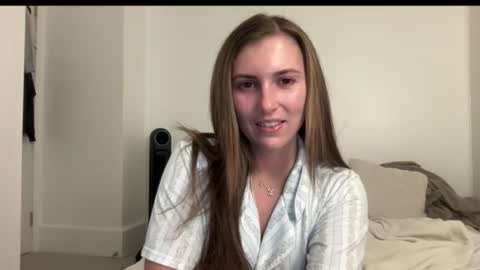 Snapshot of laylahlaylah1 chatting on July 7, 2:32 pm laylahlaylah1 online show from July 7, 2:32 pm