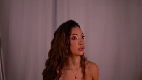 laylakristal online show from October 8, 5:16 am