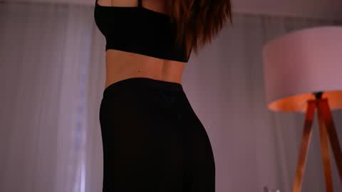 laylakristal online show from October 10, 5:28 am