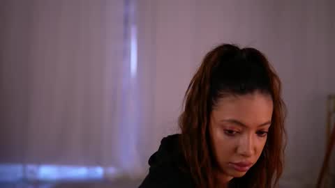 laylakristal online show from October 12, 5:17 am