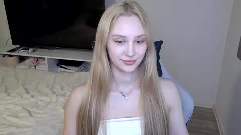LaylaPretty001 online show from March 12, 6:19 am