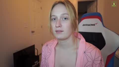 Snapshot of laylas_universe chatting on November 26, 5:08 am Layla Universe online show from November 26, 5:08 am