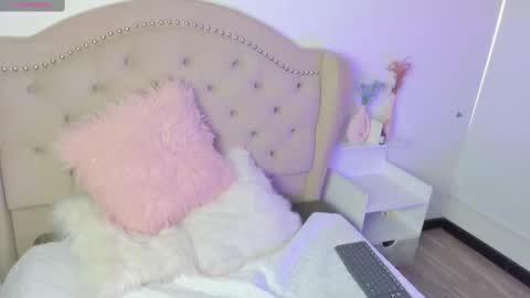 LAYLA online show from October 13, 7:14 pm