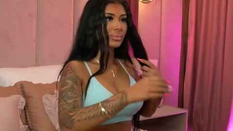 Layla online show from June 28, 6:19 am