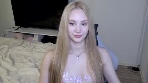 Snapshot of laylla001 chatting on March 3, 7:25 am Laylla001 online show from March 3, 7:25 am