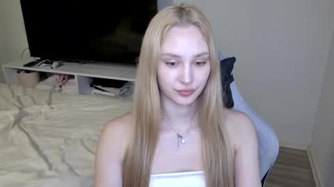 Snapshot of laylla001 chatting on March 12, 9:59 am Laylla001 online show from March 12, 9:59 am