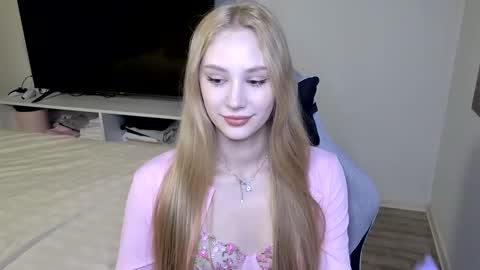 Snapshot of laylla001 chatting on March 13, 5:25 am Laylla001 online show from March 13, 5:25 am