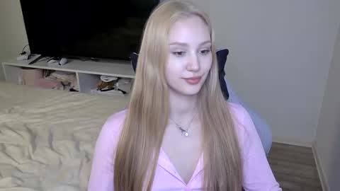 Snapshot of laylla001 chatting on March 25, 8:09 am Laylla001 online show from March 25, 8:09 am