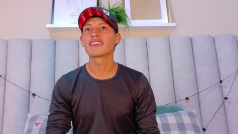 Snapshot of laynorross_ chatting on February 18, 8:05 pm L A Y N O R online show from February 18, 8:05 pm