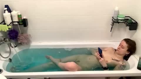 Snapshot of lazy_dazzy chatting on October 4, 11:41 am lazy_dazzy online show from October 4, 11:41 am