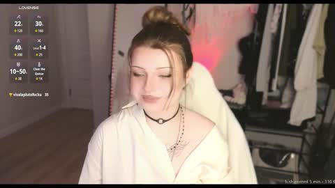 Snapshot of lazylizy chatting on May 8, 1:55 am lazy girl Lizzy online show from May 8, 1:55 am