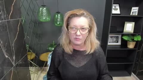 Snapshot of lea_fruit chatting on March 1, 5:09 am Lea online show from March 1, 5:09 am