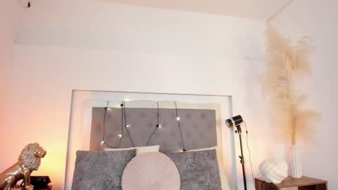 Snapshot of lea_walkerr chatting on February 27, 8:09 pm lea_walkerr online show from February 27, 8:09 pm