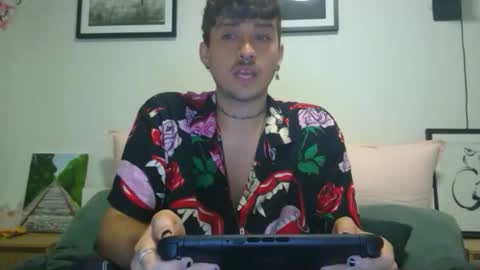 Snapshot of leaf666 chatting on April 4, 1:48 am Leaf online show from April 4, 1:48 am